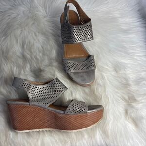 Trask Antique Bronze/Silver Perforated Leather Platform Sandals Sz 6.5